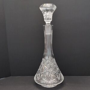 VGT, Heavy Cut Pinwheel Crystal Decanter/Stopper.